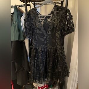 Size M Dress the Population black floral dress